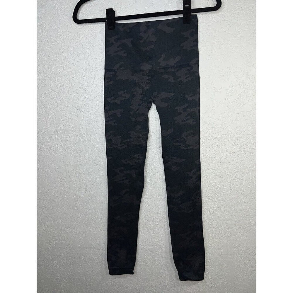 SPANX High Waist Black Camo Seamless Look-At-Me Now Leggings Small NWTS 1D - Picture 7 of 9